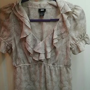 H&M flutter sleeve top never worn!